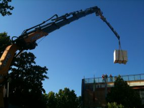 Logistics crane delivery